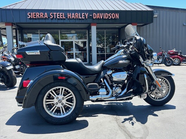 2019 Harley-Davidson® Tri Glide® Ultra Vivid Black
