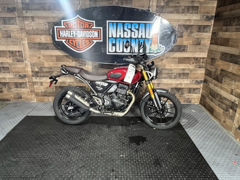 2024 Scrambler 400X Carnival Red & Phantom Black
