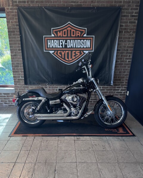 2013 Harley-Davidson® Super Glide® Custom Vivid Black
