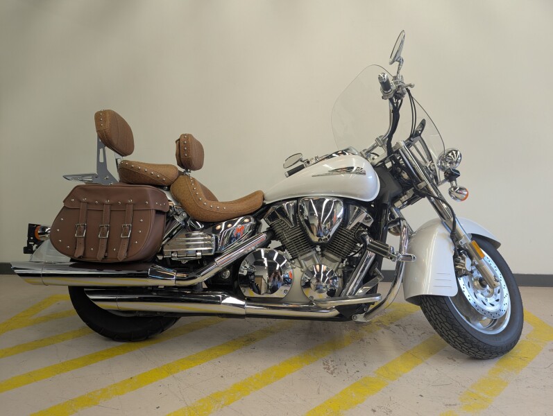 2008 Honda VTX1300R8 - Pearl White (Chrome Trim)