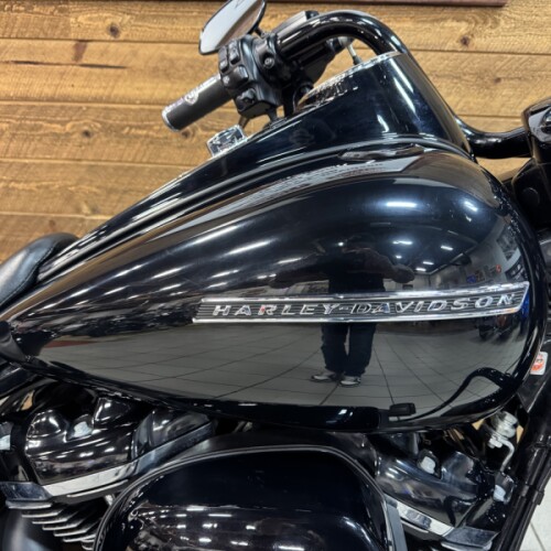 2018 Harley-Davidson® Road King® Special Vivid Black FLHRXS thumb 3