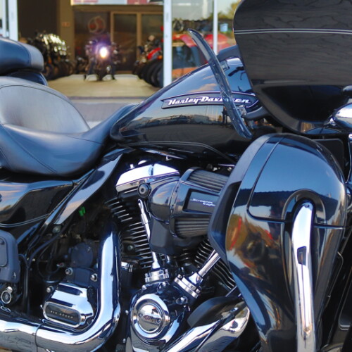 2017 Harley-Davidson® Road Glide® Ultra Black Quartz thumb 3