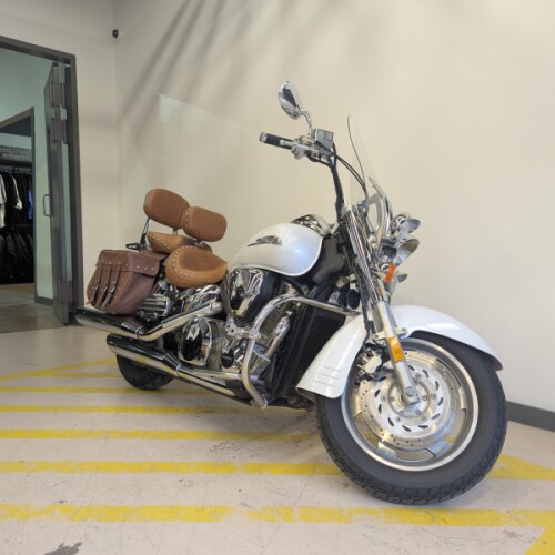 2008 Honda VTX1300R8 - Pearl White (Chrome Trim) thumb 3