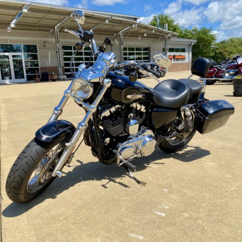 2017 Harley-Davidson 1200 Custom Vivid Black thumb 3