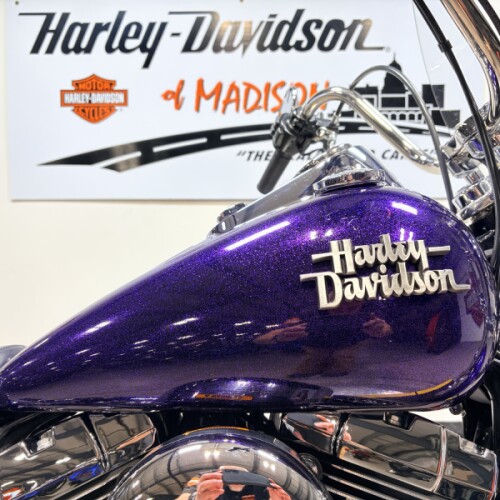 2014 Harley-Davidson® Street Bob® Hard Candy Voodoo Purple Flake thumb 2