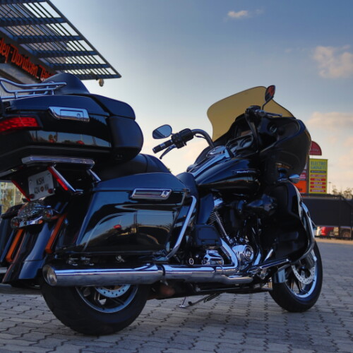 2017 Harley-Davidson® Road Glide® Ultra Black Quartz thumb 0