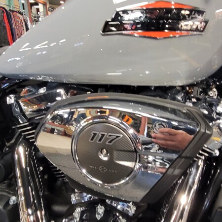 2026 Harley-Davidson® Street Glide® Solo Dark Billiard Gray Chrome Trim thumb 3