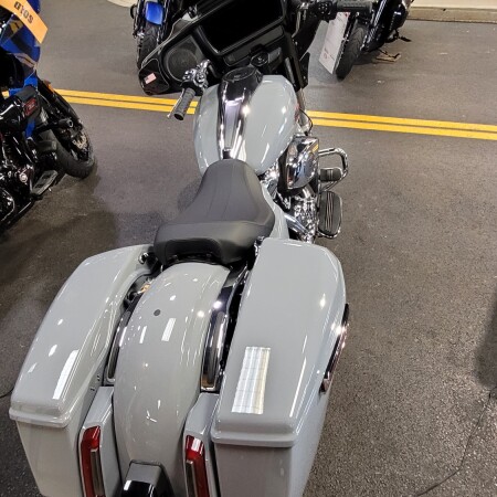 2026 Harley-Davidson® Street Glide® Solo Dark Billiard Gray Chrome Trim thumb 2