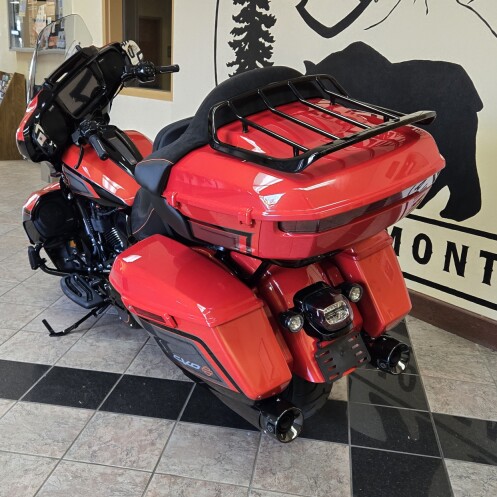 2026 Harley-Davidson® CVO Street Glide Limited Citrus Heat CVO Tri-Tone thumb 2