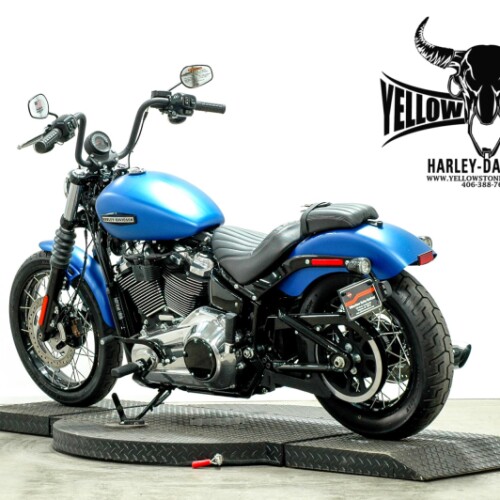 2026 Harley-Davidson® Street Bob® Aurora Blue Denim Chrome Laced Wheels thumb 1