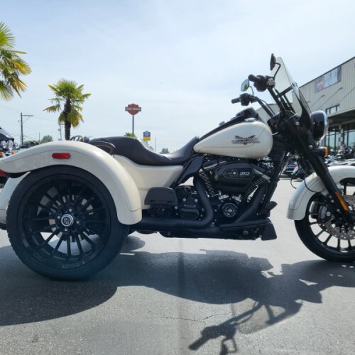 2023 Harley-Davidson® Freewheeler® White Sand Pearl thumb 1