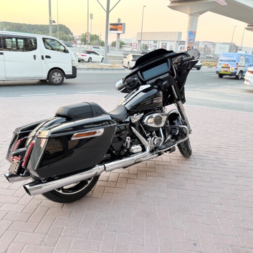 2024 Harley-Davidson® Street Glide® Vivid Black thumb 1