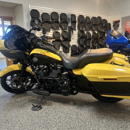2023 Harley-Davidson® FLTRXS Road Glide™ Special thumb 3