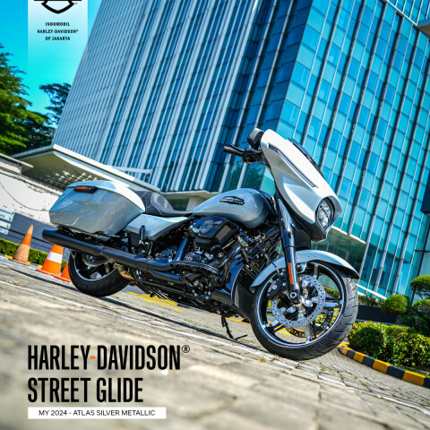 2024 Harley-Davidson® Street Glide™ Atlas Silver Metallic - Black Finish thumb 3