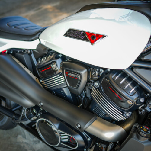 2026 Harley-Davidson® Sportster™ S White Onyx Pearl Black Trim thumb 1