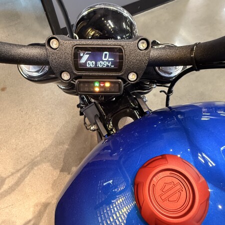 2024 Harley-Davidson® Street Bob® 114 Blue Burst thumb 2