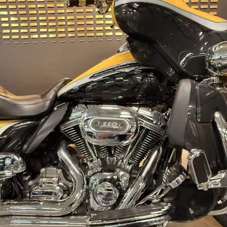 2012 Harley-Davidson® CVO™ Ultra Classic® Electra Glide® Crystal Citron & Diamond Dust with Big City thumb 3