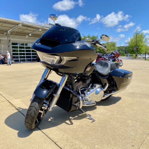 2025 Harley-Davidson Road Glide Vivid Black thumb 3