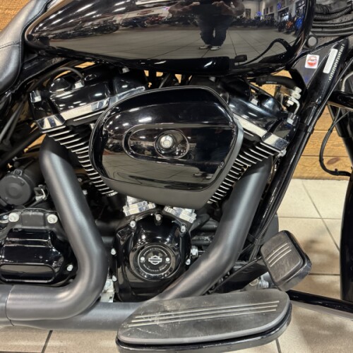 2018 Harley-Davidson® Road King® Special Vivid Black FLHRXS thumb 2