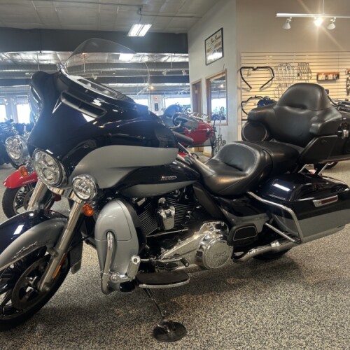 2019 Harley-Davidson® FLHTK Ultra Limited thumb 3