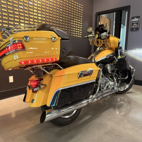 2012 Harley-Davidson® CVO™ Ultra Classic® Electra Glide® Crystal Citron & Diamond Dust with Big City thumb 0