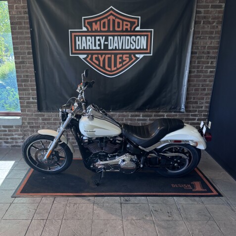 2018 Harley-Davidson® Low Rider® Bonneville Salt Pearl thumb 0