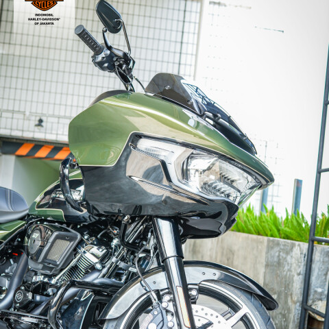 2026 Harley-Davidson® Road Glide™ Olive Steel Metallic / Vivid Black Black Trim thumb 1