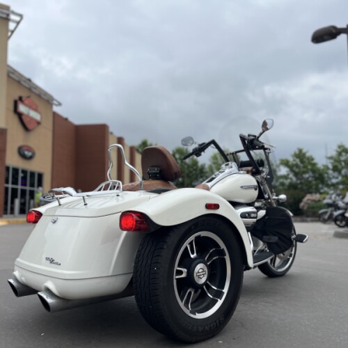 2019 Harley-Davidson® FLRT Freewheeler® Bonneville Salt Pearl 859136 thumb 2