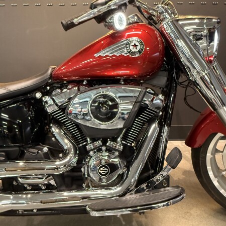 2026 Harley-Davidson® Fat Boy® Brilliant Red Chrome Trim thumb 3