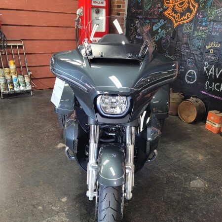 2026 Harley-Davidson® Street Glide 3 Limited Iron Horse Metallic Chrome Trim thumb 3
