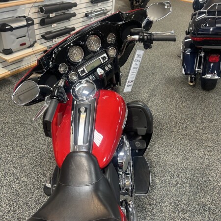 2012 Harley-Davidson® FLHTK Electra Glide® Ultra Limited  thumb 2