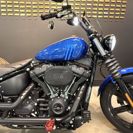 2024 Harley-Davidson® Street Bob® 114 Blue Burst thumb 3