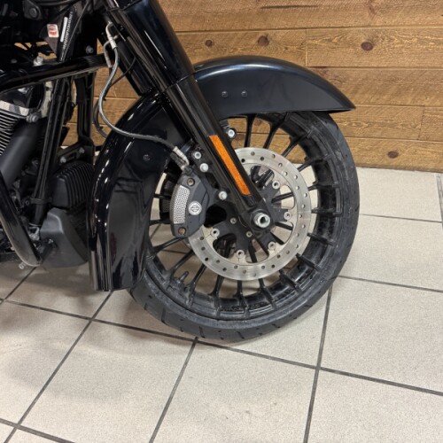 2018 Harley-Davidson® Road King® Special Vivid Black FLHRXS thumb 1