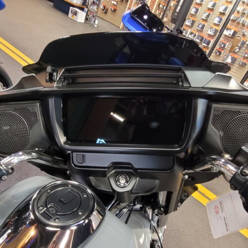 2026 Harley-Davidson® Street Glide® Solo Dark Billiard Gray Chrome Trim thumb 1