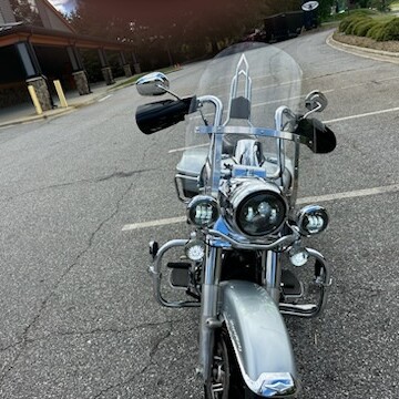 2015 Harley-Davidson® Road King® Classic BRIL SLVR/V BLK W/ PINSTRIP thumb 0