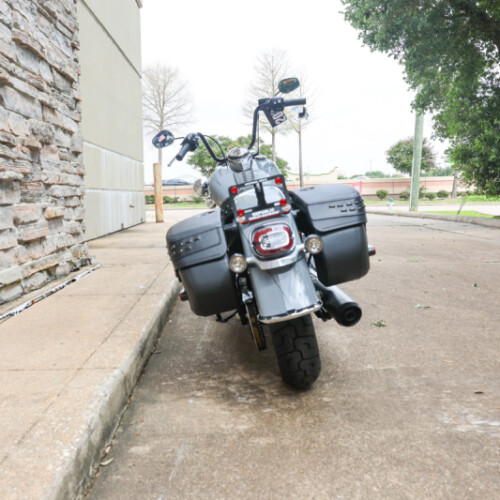 2026 Harley-Davidson® Heritage Classic® FLHC thumb 2