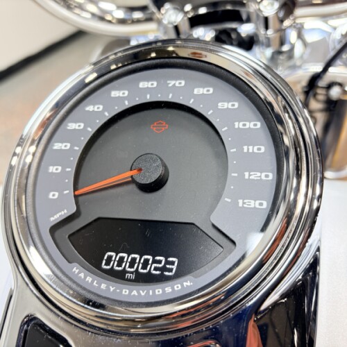 2026 FXD Harley-Davidson® Super Glide® White Onyx Pearl thumb 1