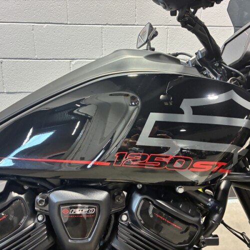 2026 Harley-Davidson® Pan America® 1250 ST Vivid Black RA1250ST thumb 3
