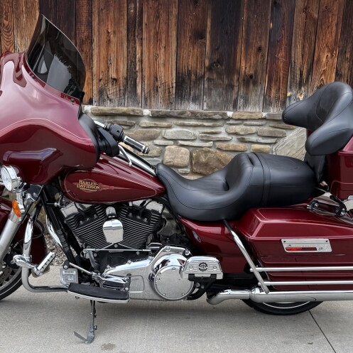 2010 Harley-Davidson® Electra Glide® Classic RED HOT SUNGLO thumb 3