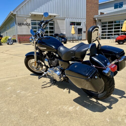 2017 Harley-Davidson 1200 Custom Vivid Black thumb 2
