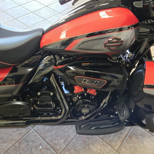 2026 Harley-Davidson® CVO Street Glide Limited Citrus Heat CVO Tri-Tone thumb 1