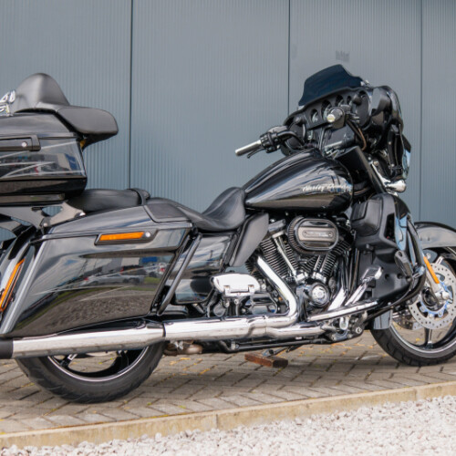 2017 Harley-Davidson® CVO™ Street Glide®  thumb 1