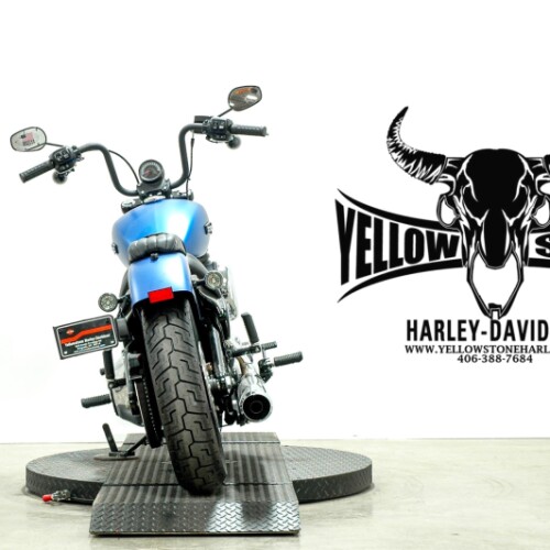 2026 Harley-Davidson® Street Bob® Aurora Blue Denim Chrome Laced Wheels thumb 2