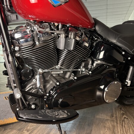 2026 Harley-Davidson® Heritage Classic Brilliant Red Black Laced Wheels thumb 0