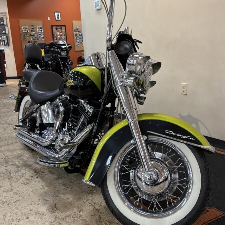  2011 Softail® Deluxe thumb 2