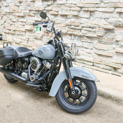 2026 Harley-Davidson® Heritage Classic® FLHC thumb 3