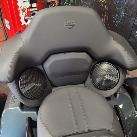 2026 Harley-Davidson® Street Glide 3 Limited Iron Horse Metallic Chrome Trim thumb 0