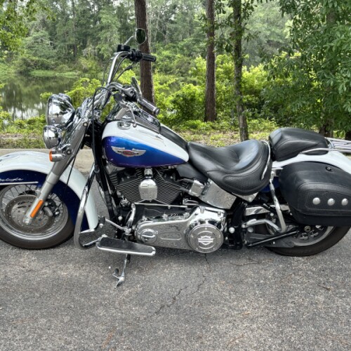  2010 Softail® Deluxe thumb 1