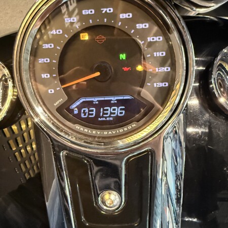 2021 Harley-Davidson® Sport Glide® Vivid Black thumb 2