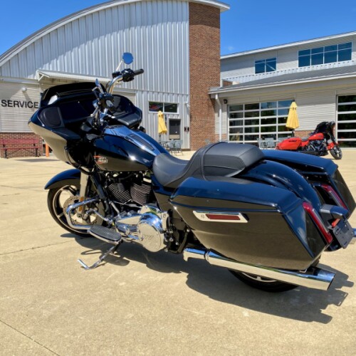 2025 Harley-Davidson Road Glide Vivid Black thumb 2